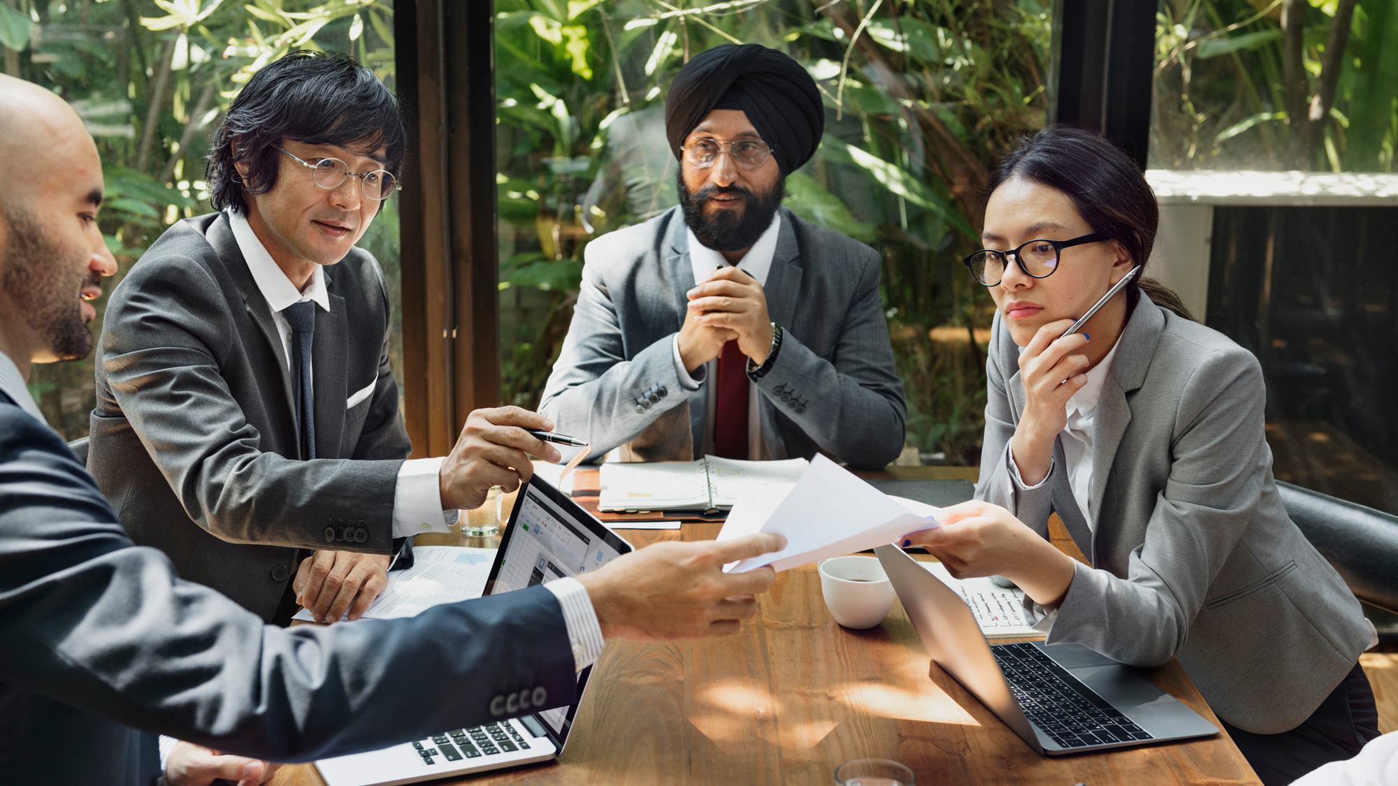 Main-Image-Managing-Global-Benefits