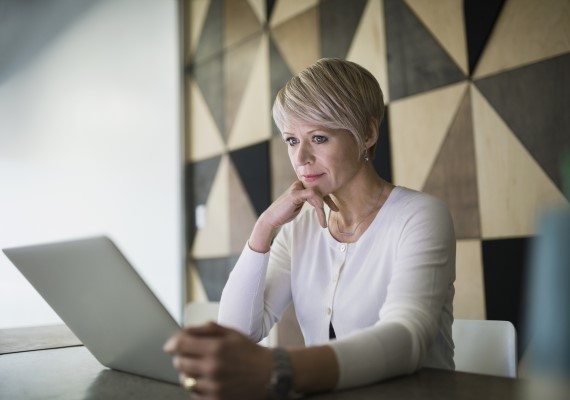 Thumbnail-HUB-Contract-Review